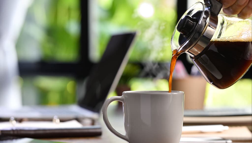 Study Warns Against Drinking Coffee Before Breakfast